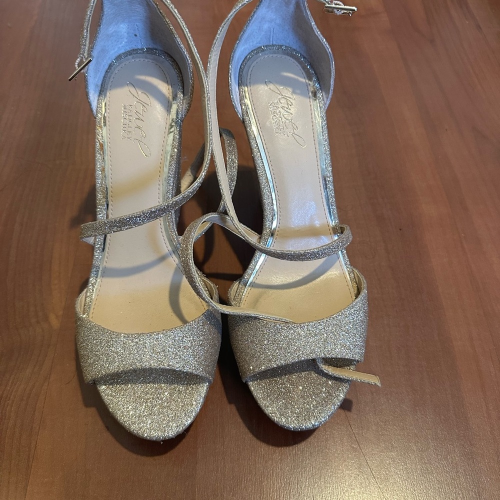 Jewel badgley mischka gold  5” platform shoes